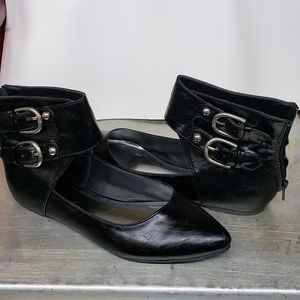 Flat shoes